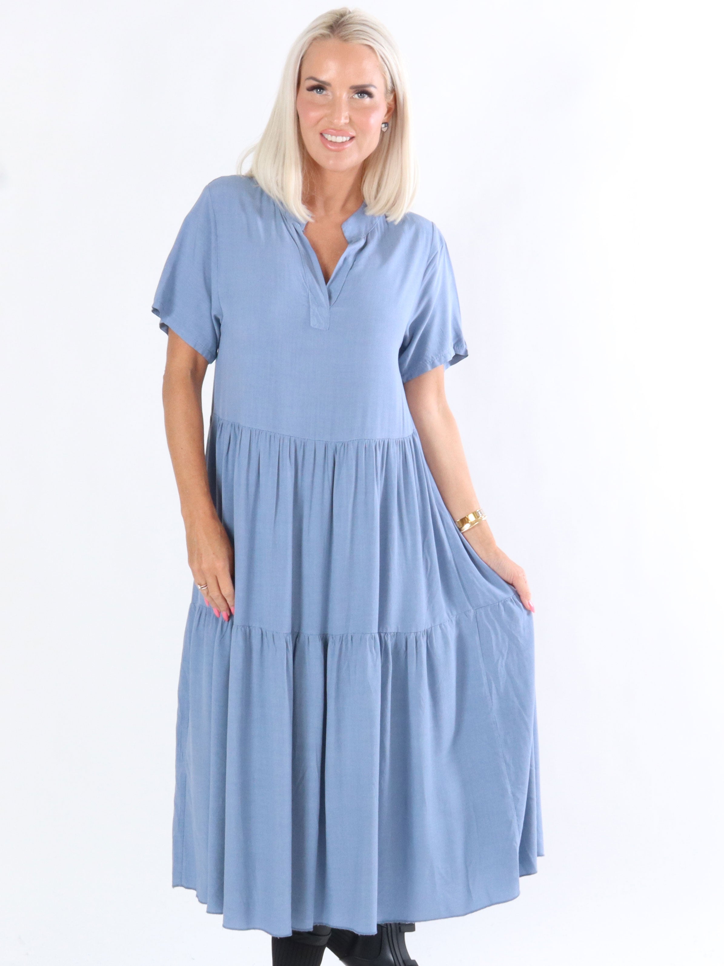 Gina - Lång klänning med lager på lager-look